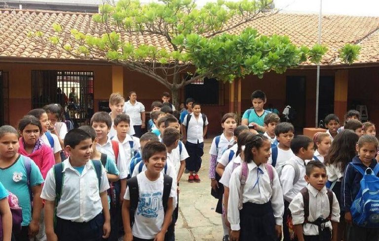 Centenar de escuelas inician Hambre Cero